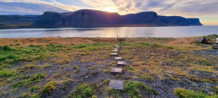Kirkjubraut - Church Street Villa Talknafjordur ภายนอก รูปภาพ