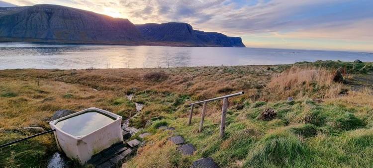 Kirkjubraut - Church Street Villa Talknafjordur ภายนอก รูปภาพ