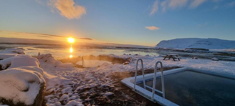 Kirkjubraut - Church Street Villa Talknafjordur ภายนอก รูปภาพ