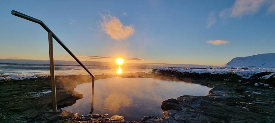Kirkjubraut - Church Street Villa Talknafjordur ภายนอก รูปภาพ