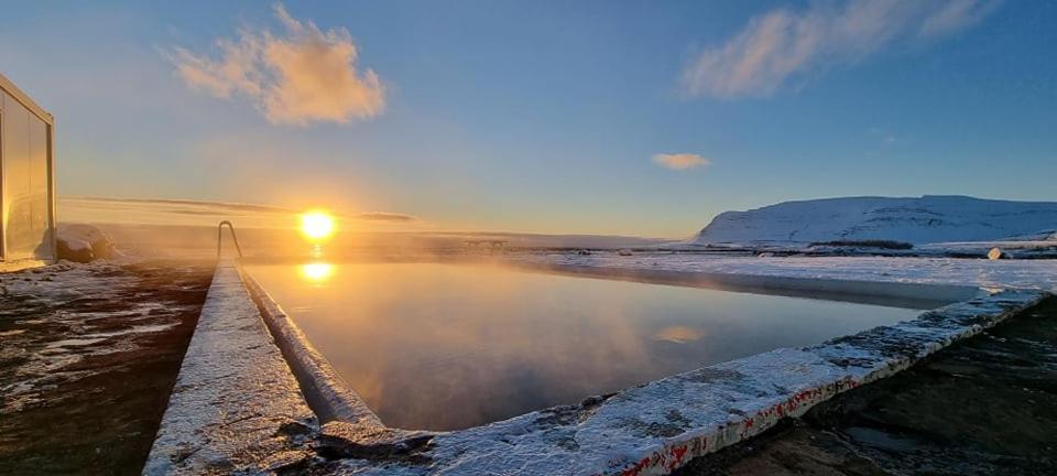Kirkjubraut - Church Street Villa Talknafjordur ภายนอก รูปภาพ