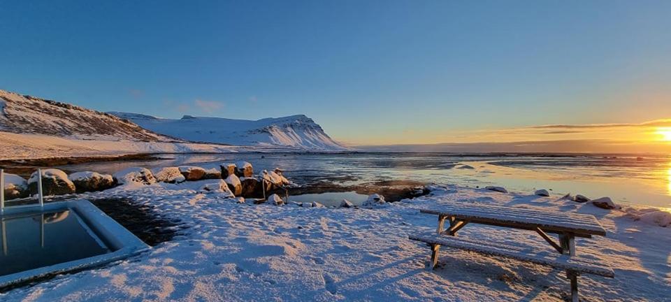 Kirkjubraut - Church Street Villa Talknafjordur ภายนอก รูปภาพ