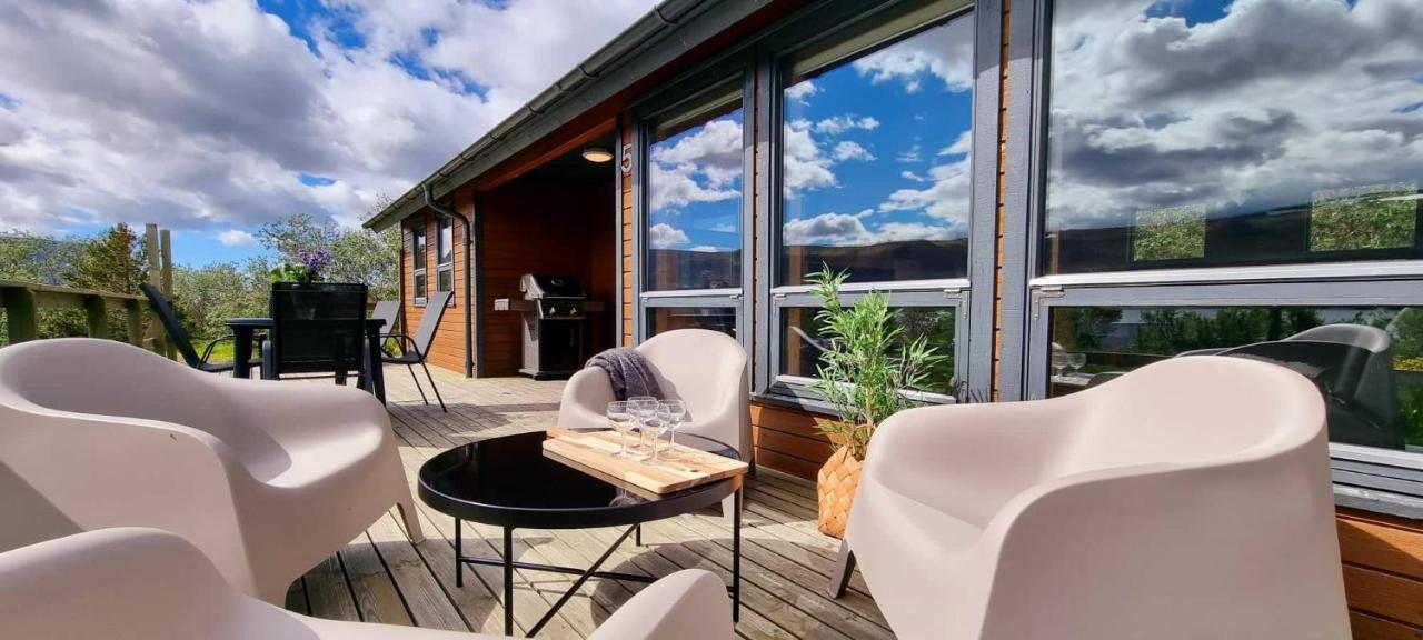 Kirkjubraut - Church Street Villa Talknafjordur ภายนอก รูปภาพ