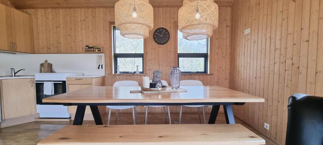 Kirkjubraut - Church Street Villa Talknafjordur ภายนอก รูปภาพ