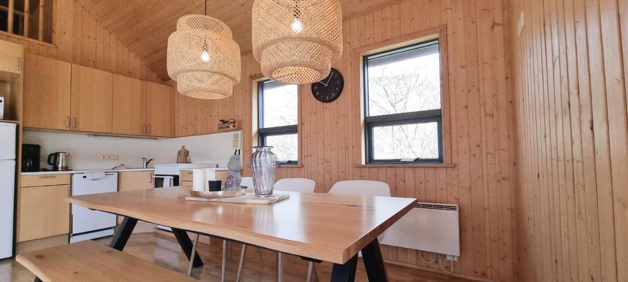 Kirkjubraut - Church Street Villa Talknafjordur ภายนอก รูปภาพ