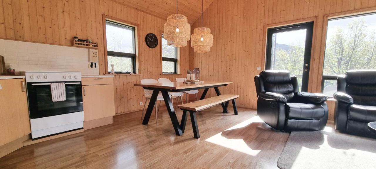 Kirkjubraut - Church Street Villa Talknafjordur ภายนอก รูปภาพ