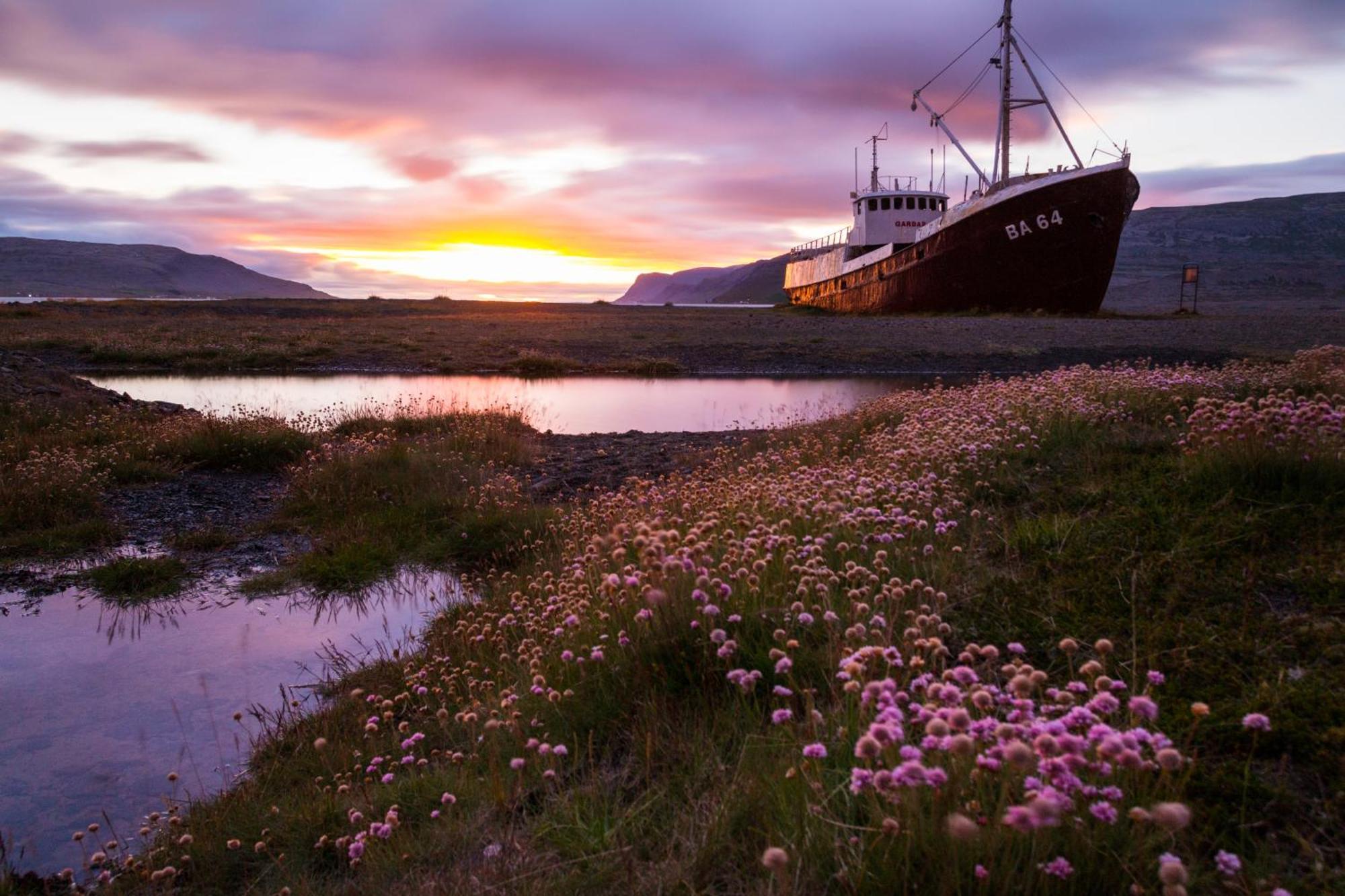 Kirkjubraut - Church Street Villa Talknafjordur ภายนอก รูปภาพ