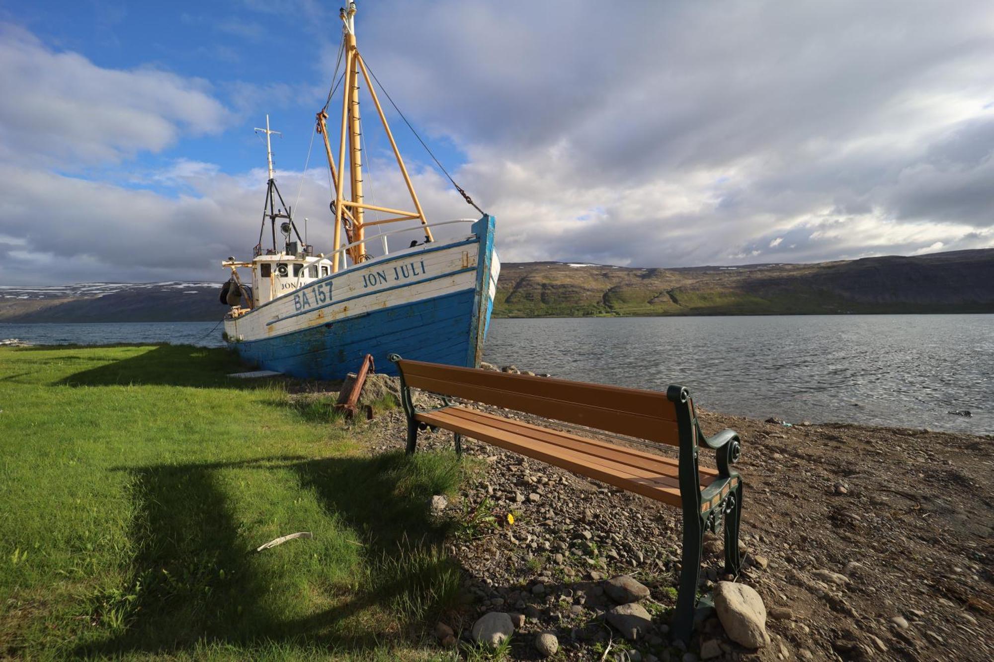 Kirkjubraut - Church Street Villa Talknafjordur ภายนอก รูปภาพ